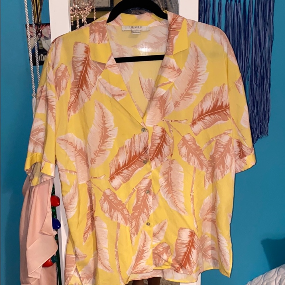Forever 21 contemporary print blouse 💕